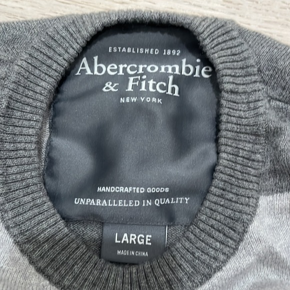 Abercrombie sweater - Picture 2 of 3